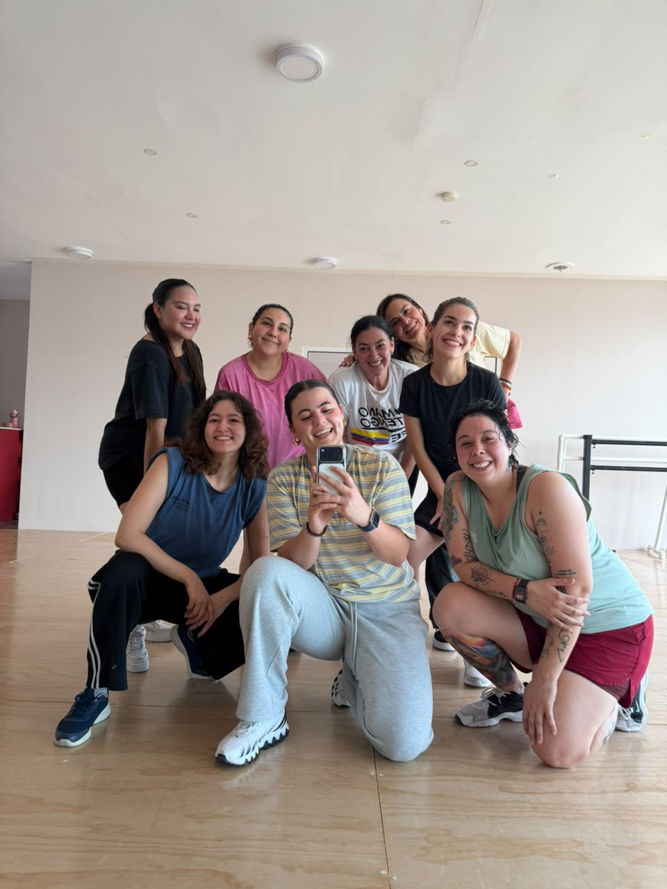 Grupo de la clase de baile fitness Urbana en Dash Dance Studio, San Nicolás